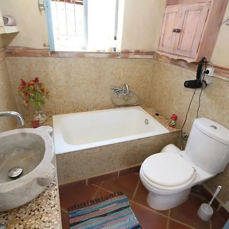 Vinieris Villas - Almond Keramiaí